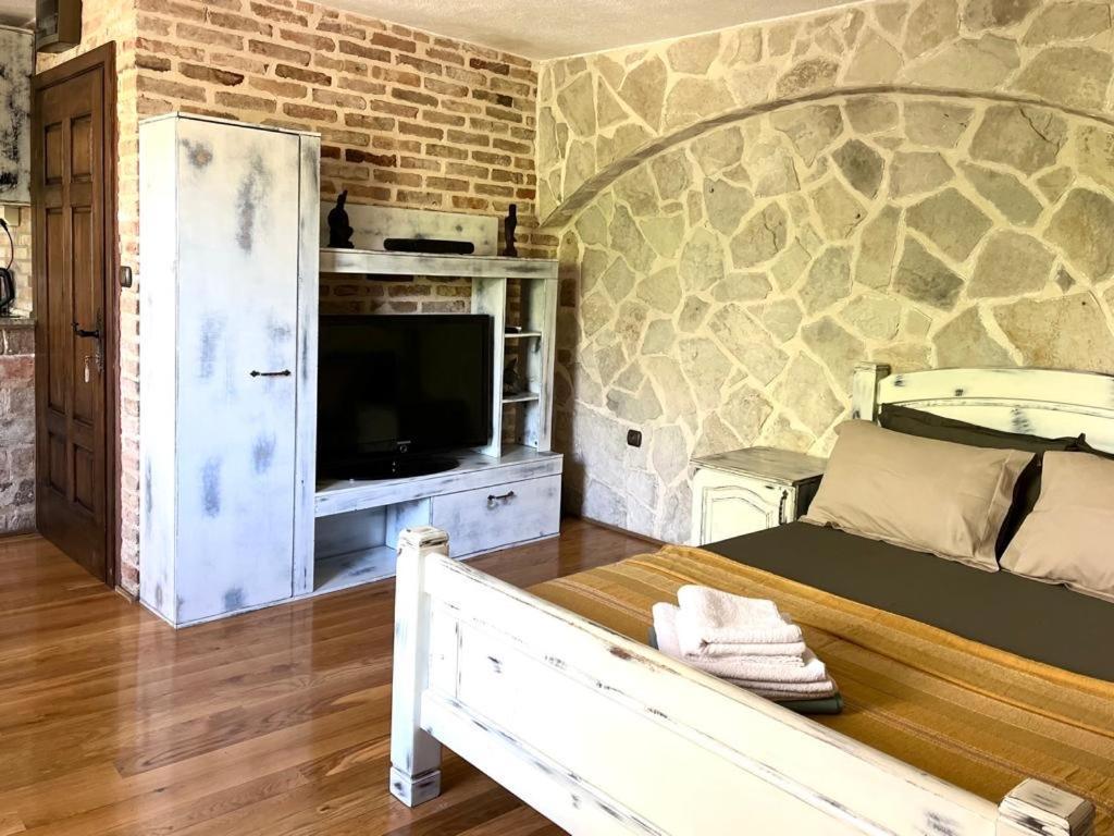 Una Apartments