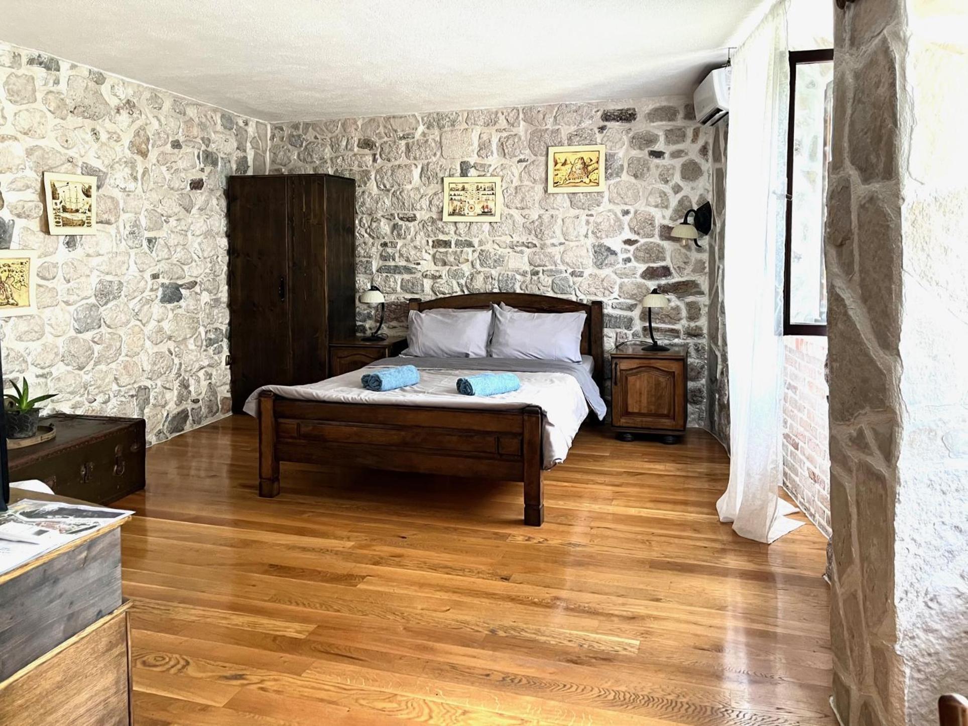 Una Apartments *